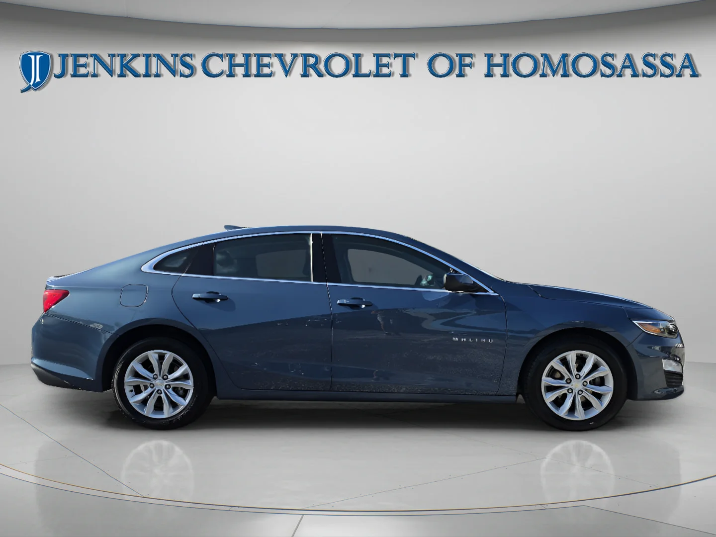 Used 2025 Lakeshore Blue Metallic Chevrolet LT image 3