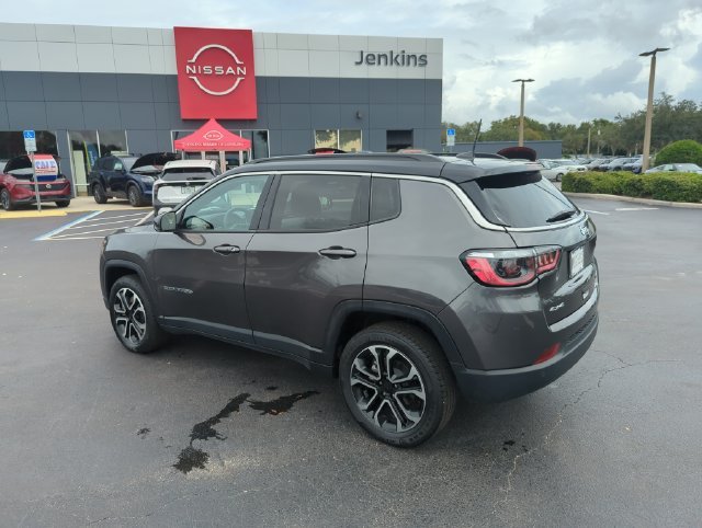 Used 2024 Gray Jeep Limited image 9