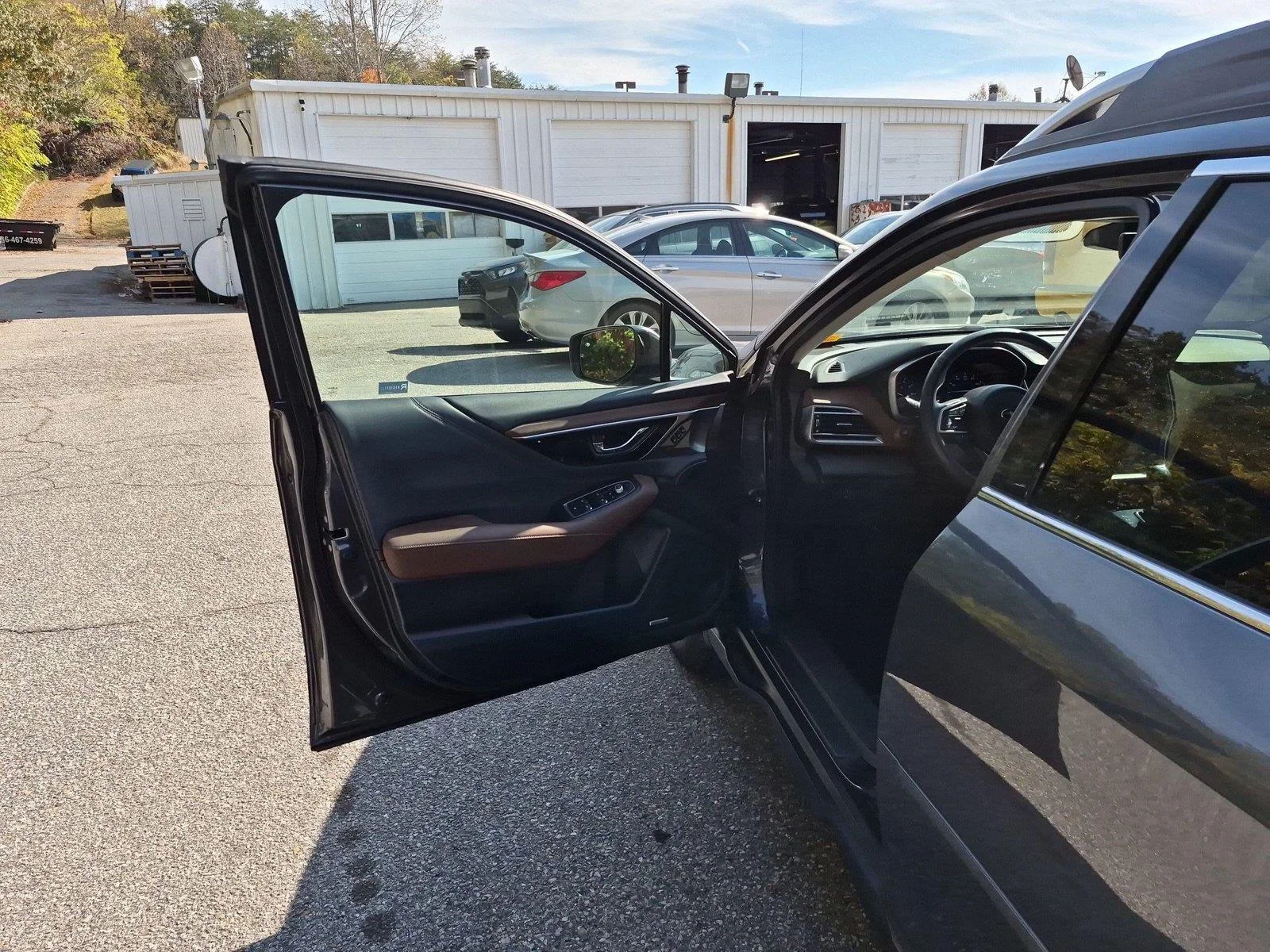 Used 2025  SUBARU TOUR image 14