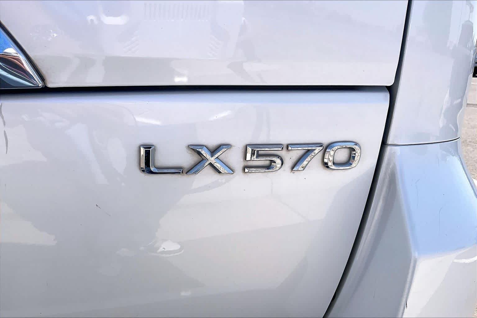 Used 2017 Starfire Pearl Lexus  image 29