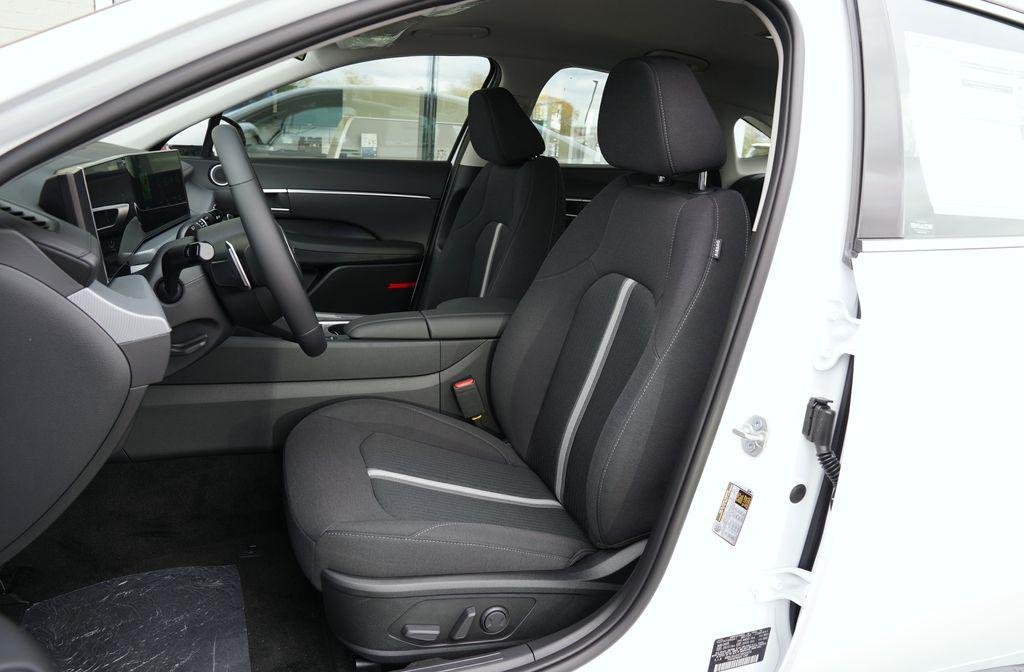 New 2026 Serenity White Hyundai SEL Sport image 9