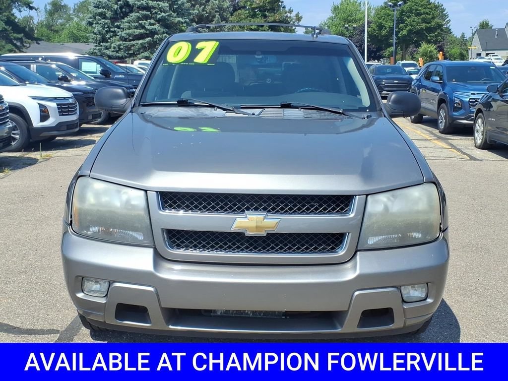 Used 2007 Chevrolet TrailBlazer LT with VIN 1GNDS13S972122053 for sale in Fowlerville, MI