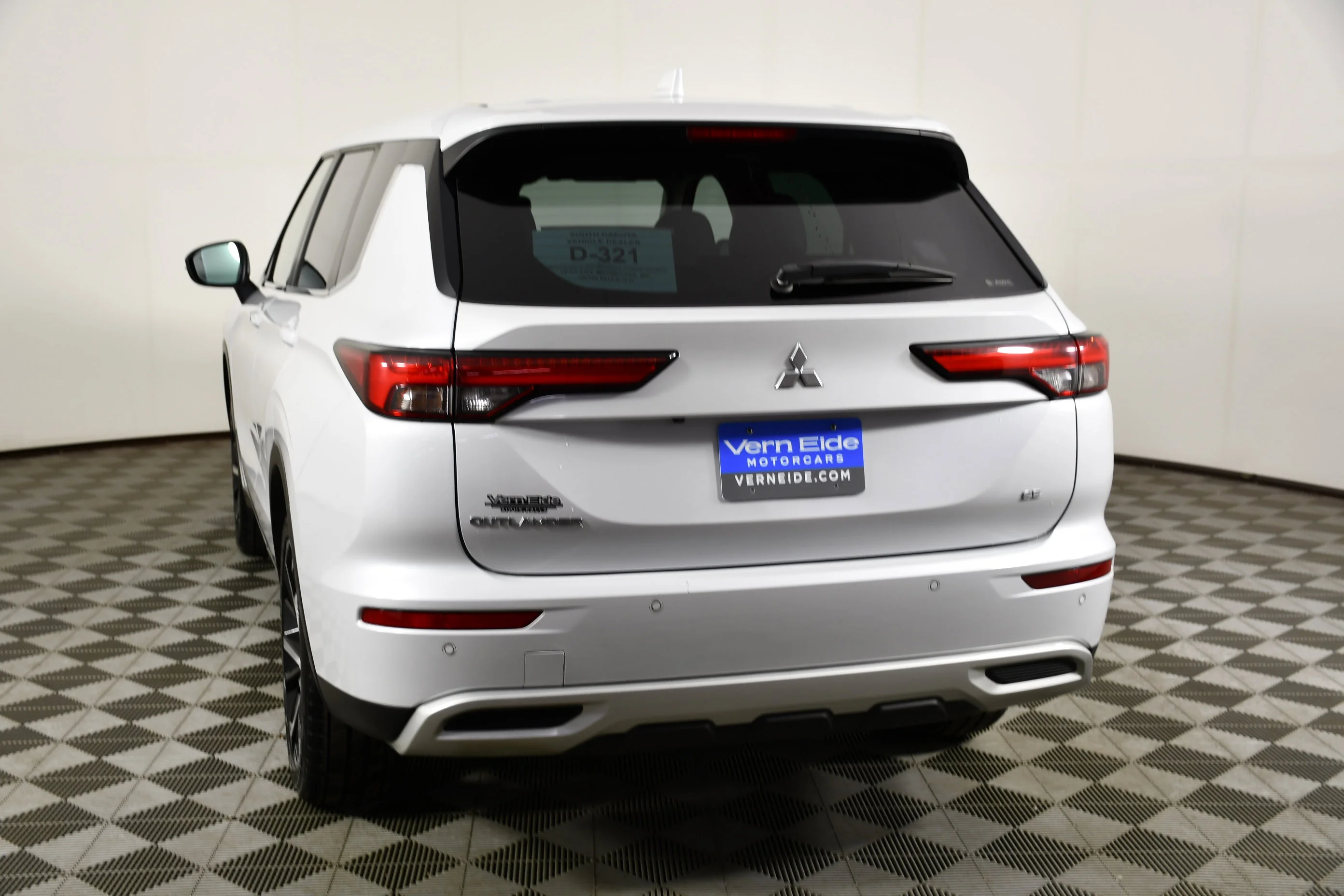 Certified Used 2023 White Diamond Mitsubishi SE image 7