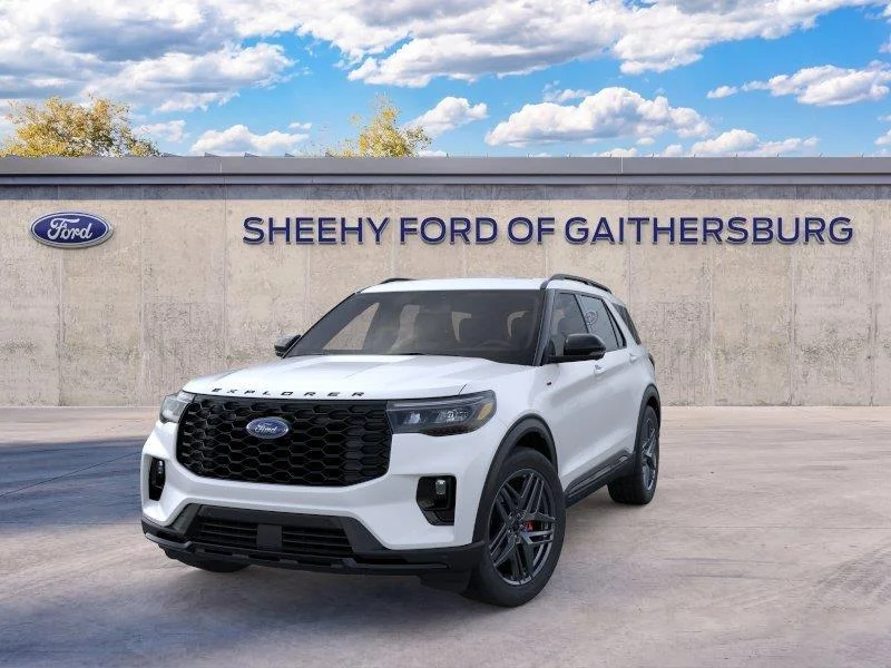 New 2026 Star White Metallic Tri-Coat Ford ST-Line image 3