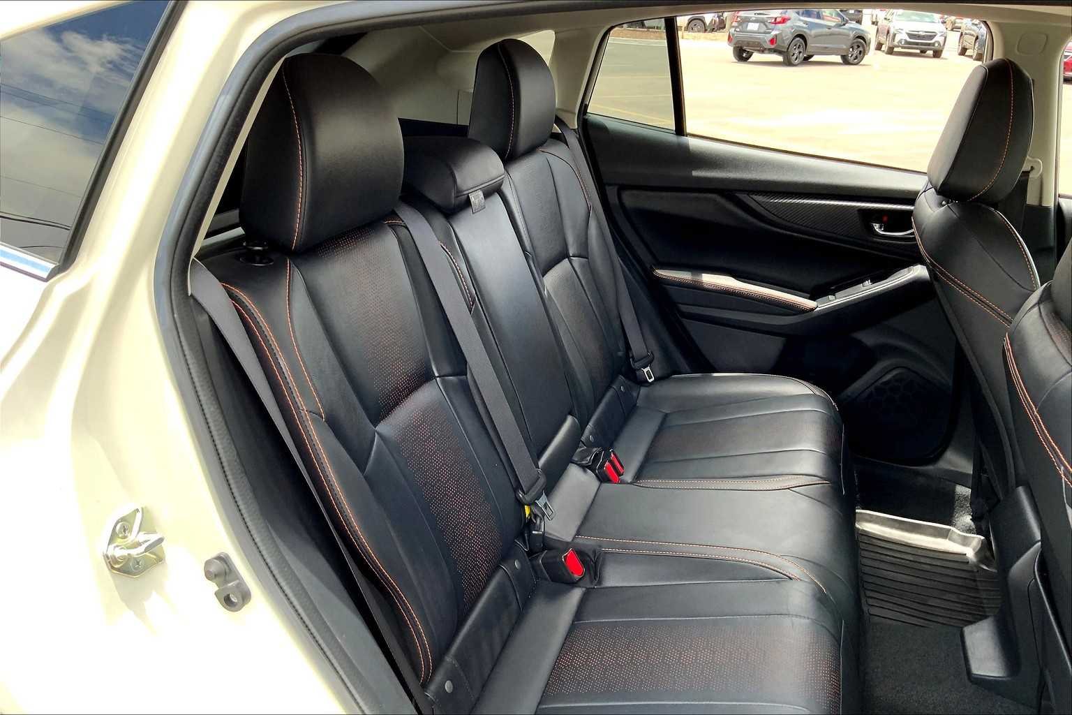 Used 2022 Crystal White Pearl Subaru Limited image 18
