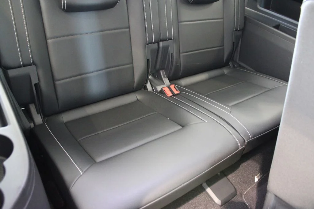 Used 2023  Volkswagen 2.0T SE w/Technology image 26