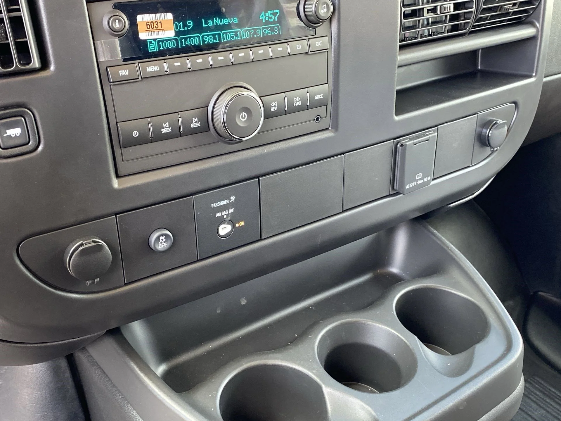 2026 Chevrolet Express Cargo Work Van - Photo 32