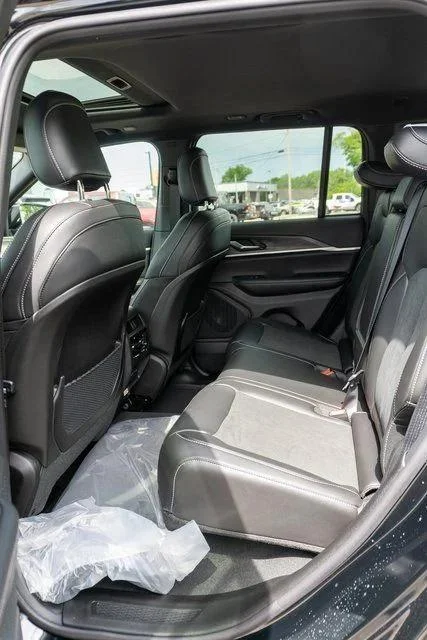 New 2026 Diamond Black Crystal Pearlcoat Jeep Laredo image 10