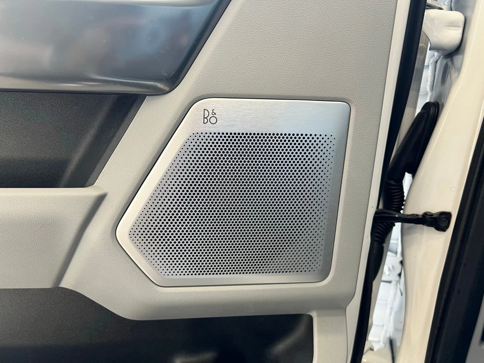 Used 2023 White Ford Limited image 18