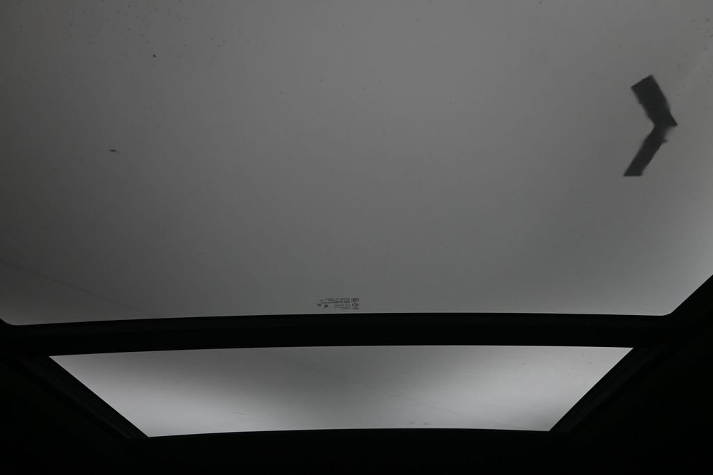 Used 2023 White GMC Denali image 23
