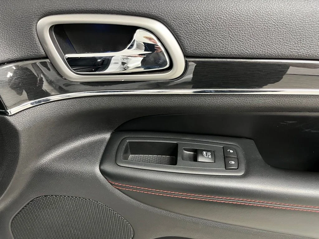 Used 2017 White Jeep Trailhawk image 55