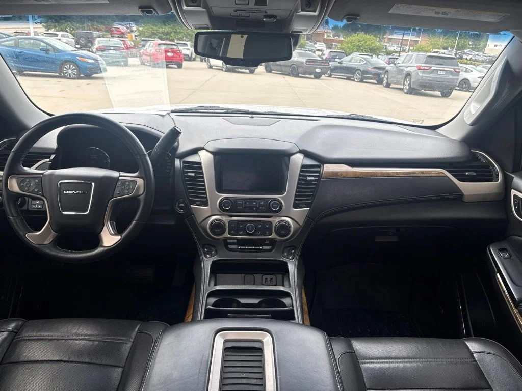 Used 2017 White GMC Denali image 38