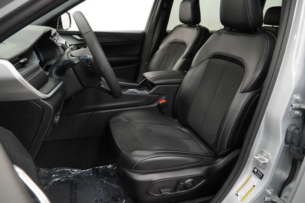 Used 2024 Silver Jeep Altitude X image 15