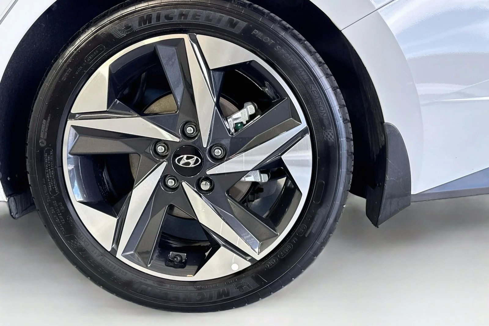 Used 2023 Ceramic White Hyundai Limited image 29