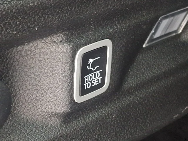 Used 2023 White Jeep Limited image 28