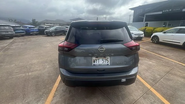 Used 2024 Gray Nissan SV image 4