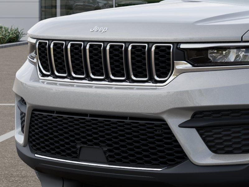 New 2026 Silver Zynith Exterior Paint Jeep Laredo X image 11