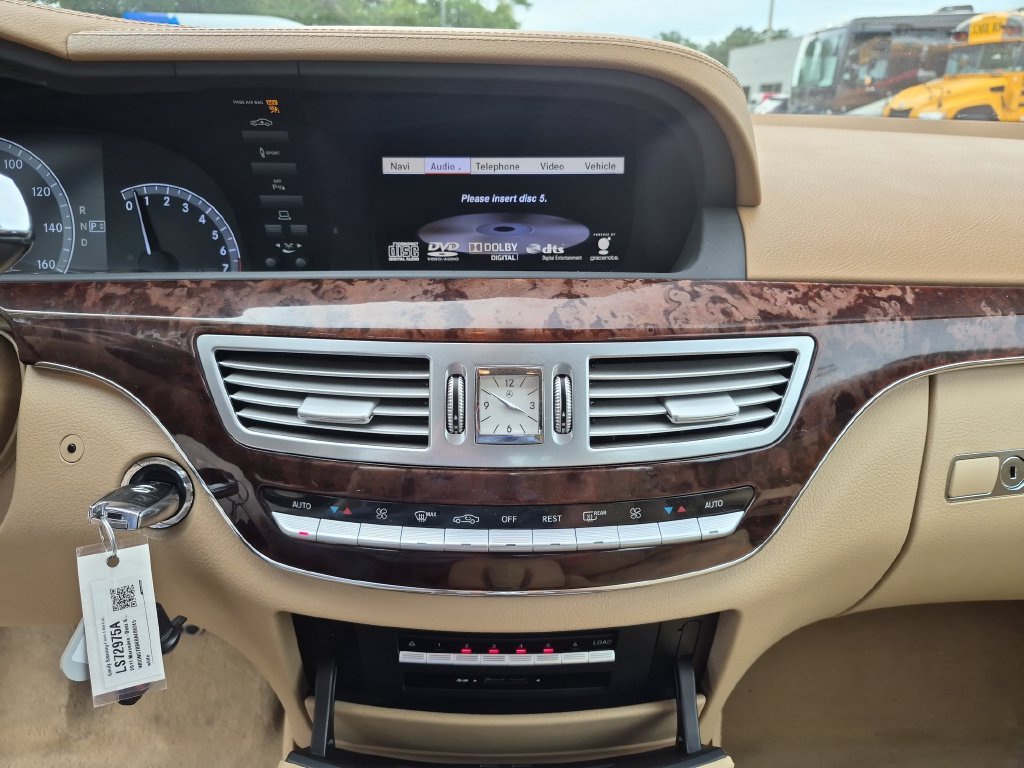 Used 2011 White Mercedes-Benz S 550 image 28