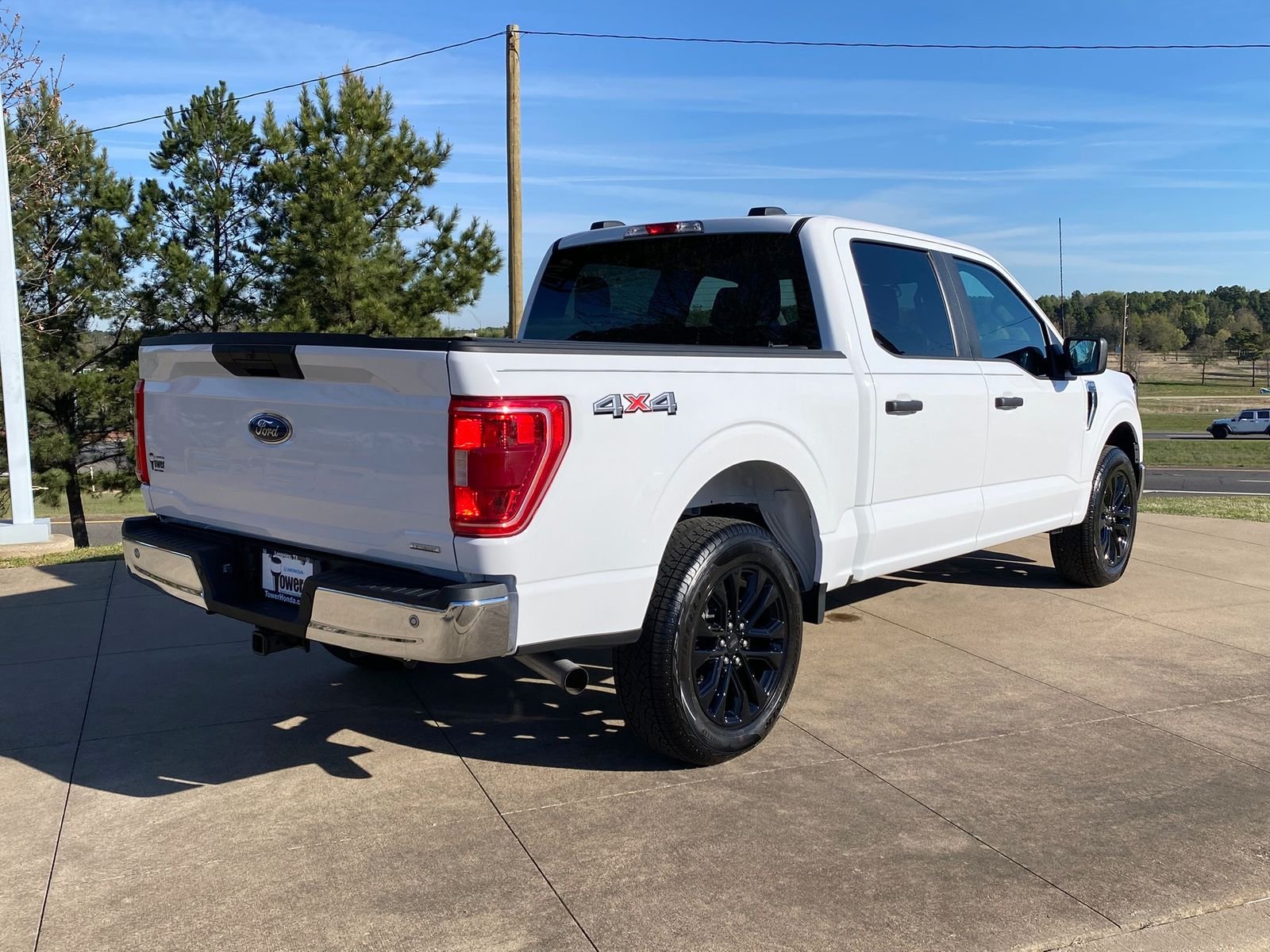 Used 2023 Oxford White Ford XLT image 6