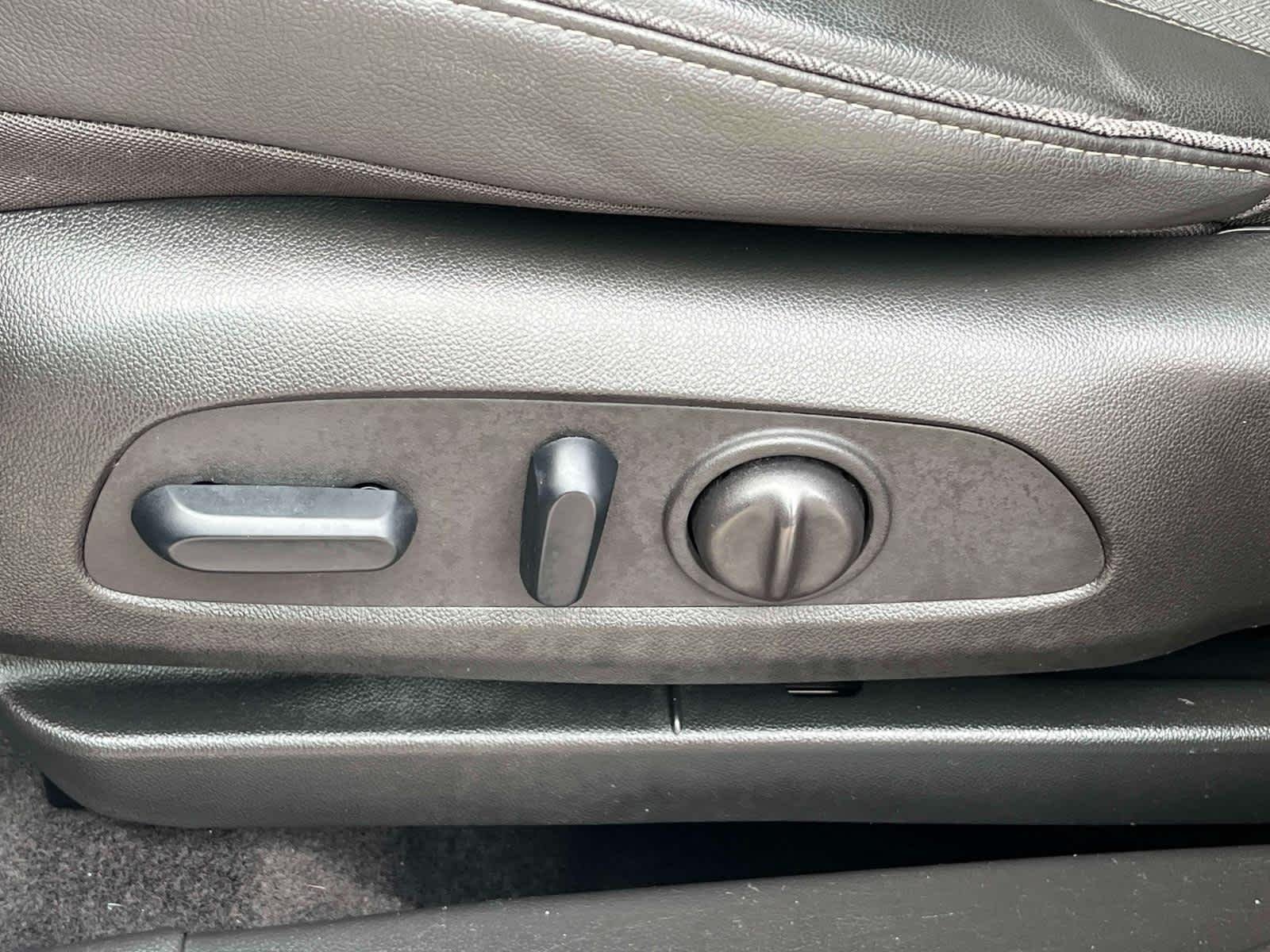 Certified Used 2023 Cinnabar Metallic Buick Select image 15