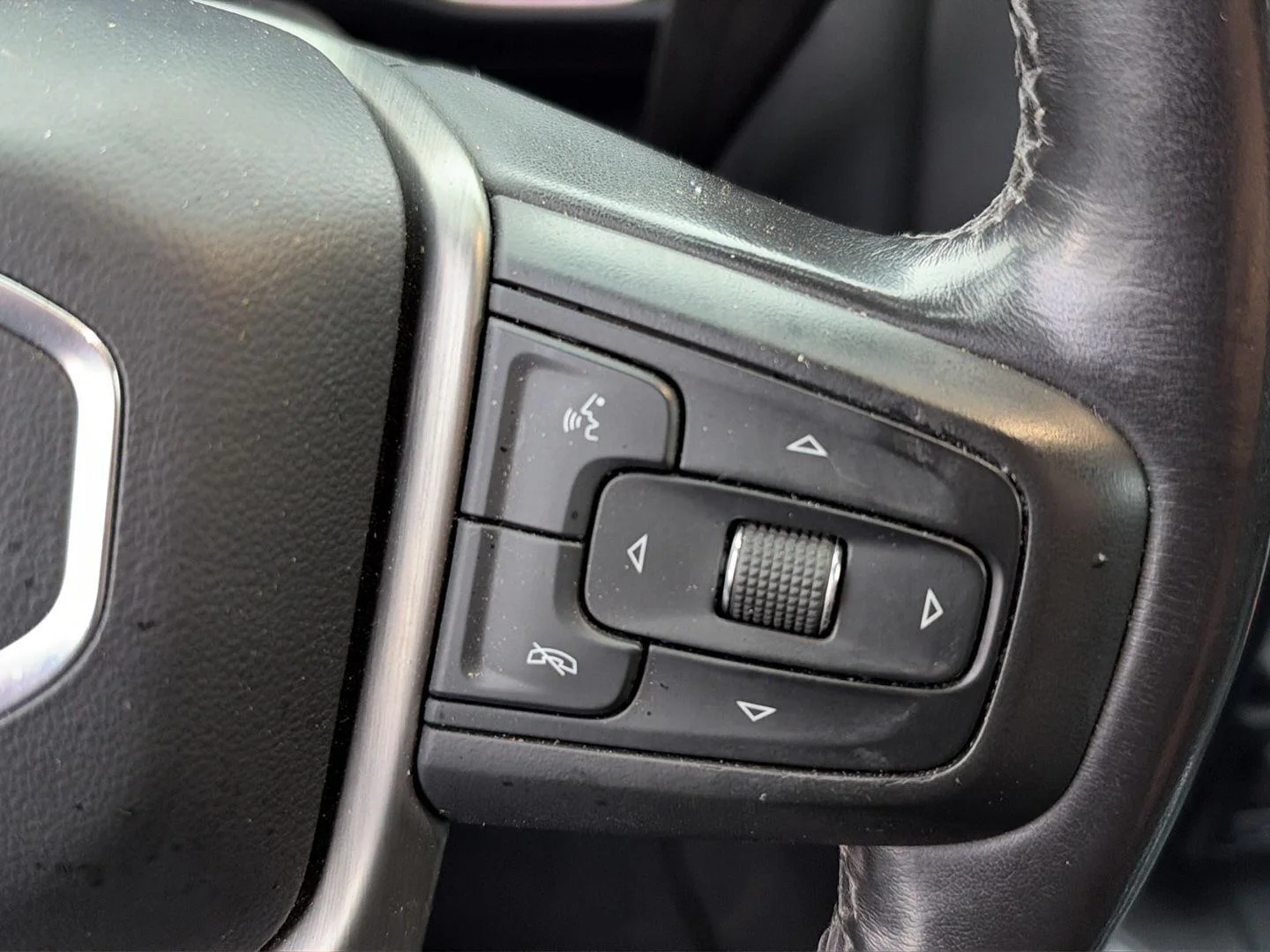 Used 2022 Onyx Black GMC Denali image 23