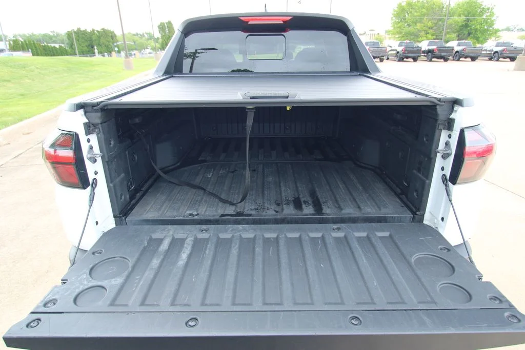 Used 2022 White Hyundai SEL Premium image 13