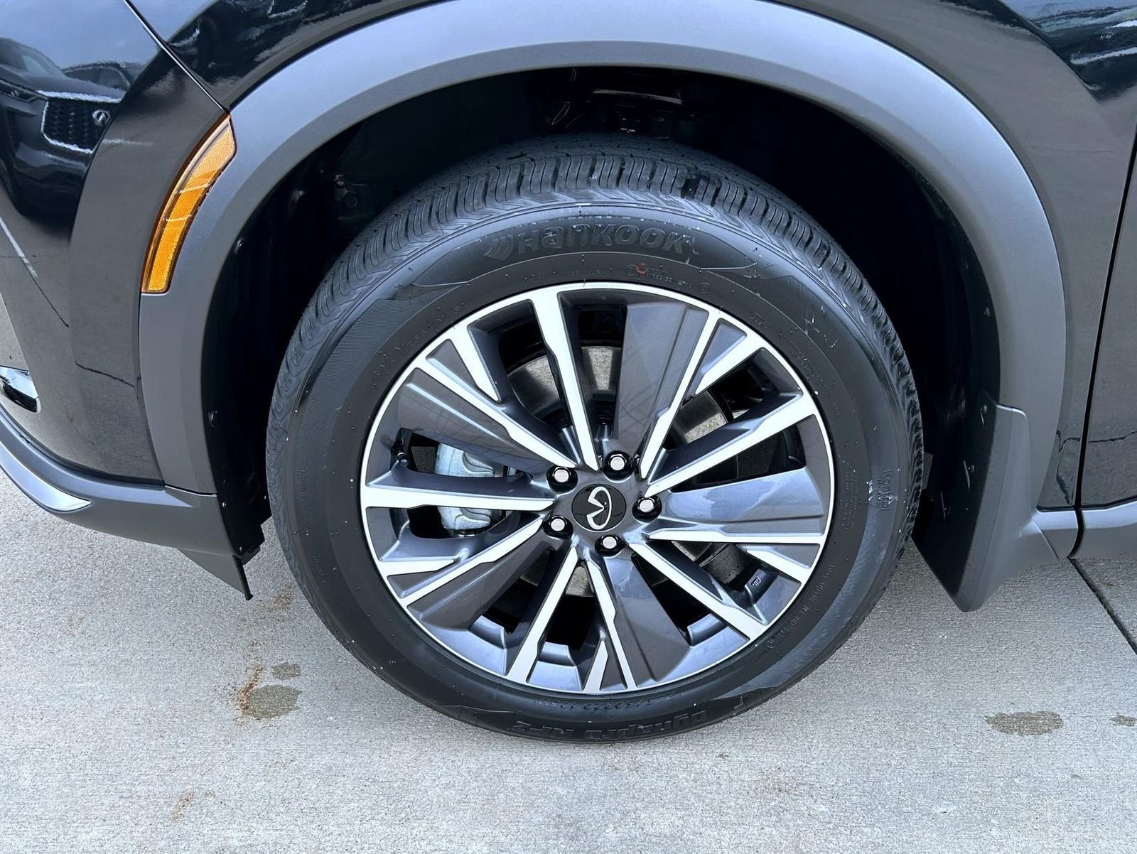 New 2027 MINERAL BLACK INFINITI Luxe AWD image 24