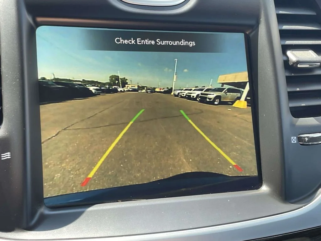 Certified Used 2022  Chrysler Touring image 32