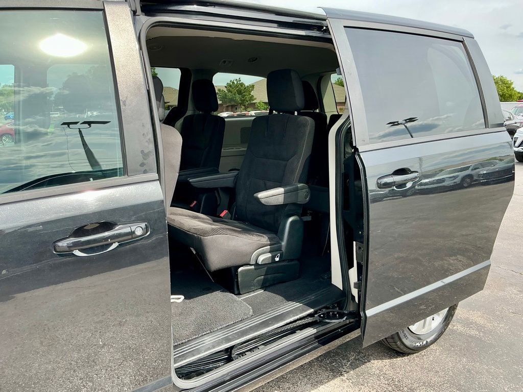 Used 2018 Black Dodge SE image 31