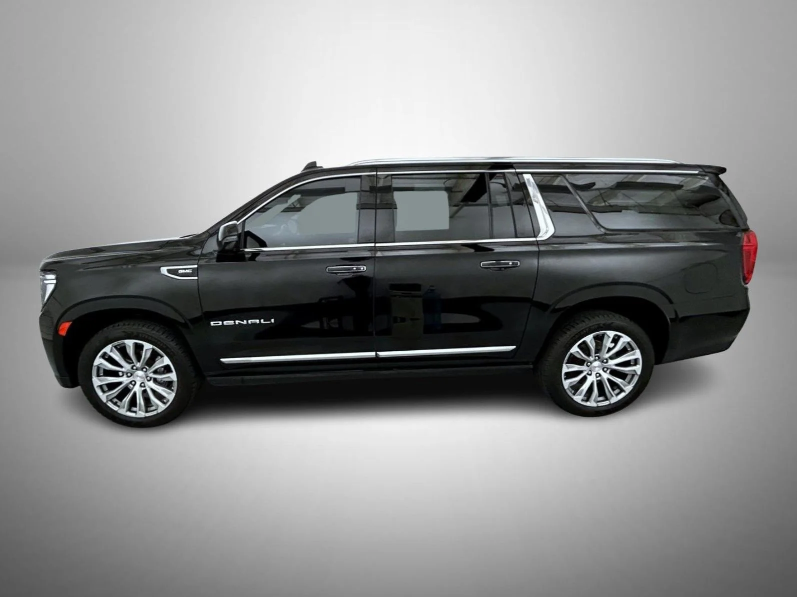 Used 2022 Black GMC Denali image 8