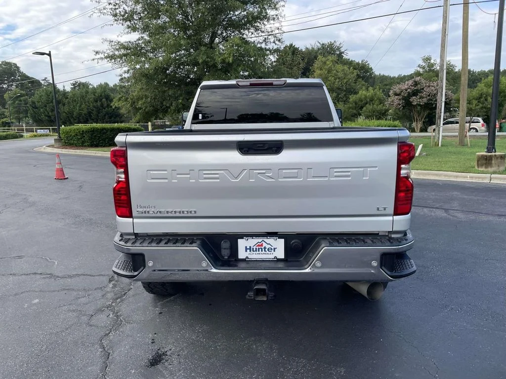 Used 2021 SILVER ICE METALLIC Chevrolet LT image 5