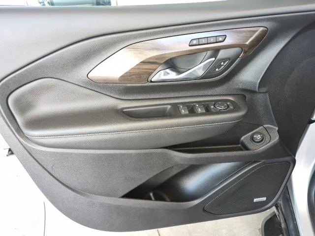 Used 2018 Silver GMC Denali image 13