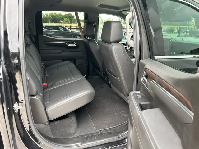Used 2025 Onyx Black GMC SLT image 8