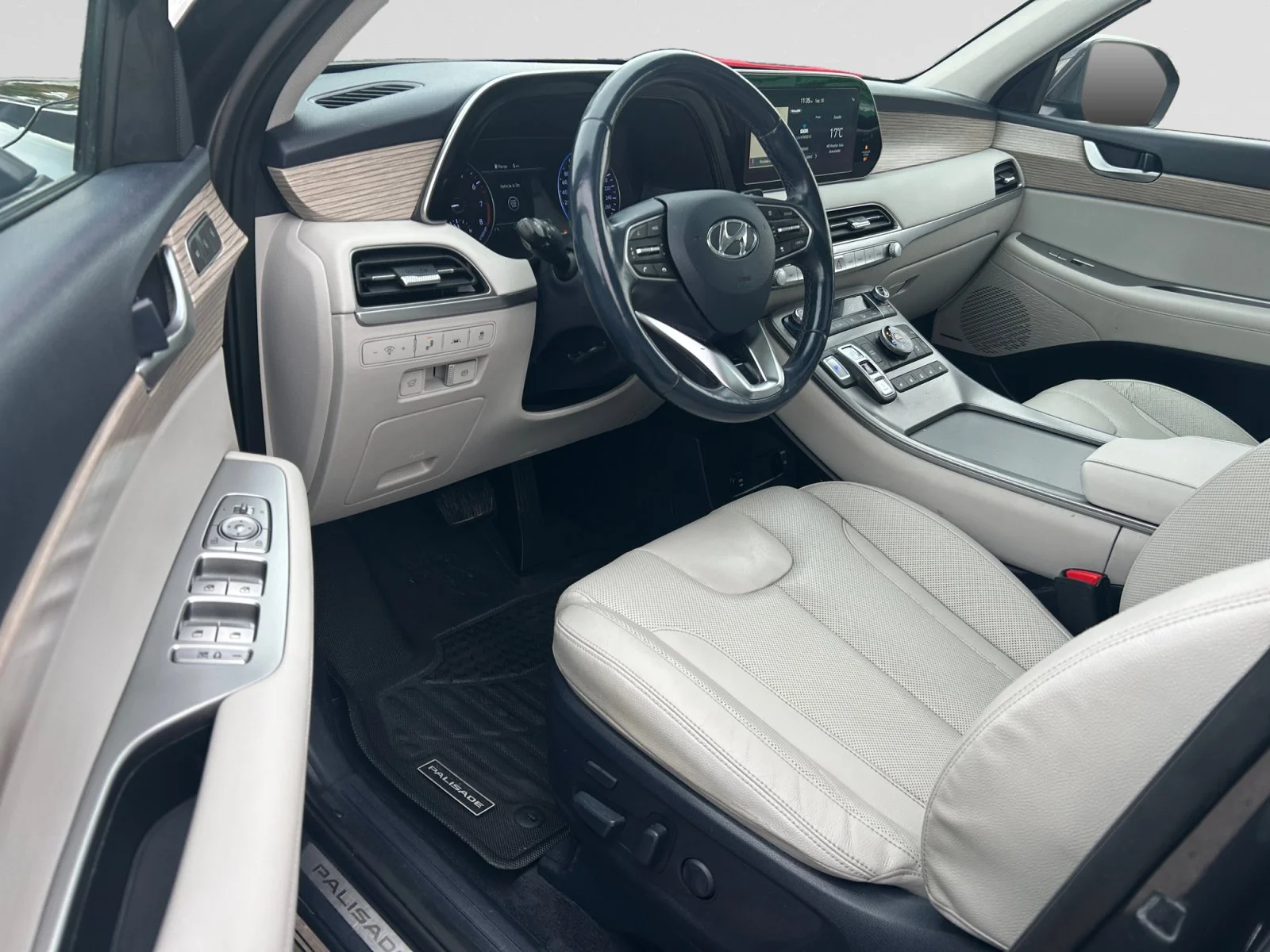 Used 2020 Gray Hyundai Luxury AWD image 13
