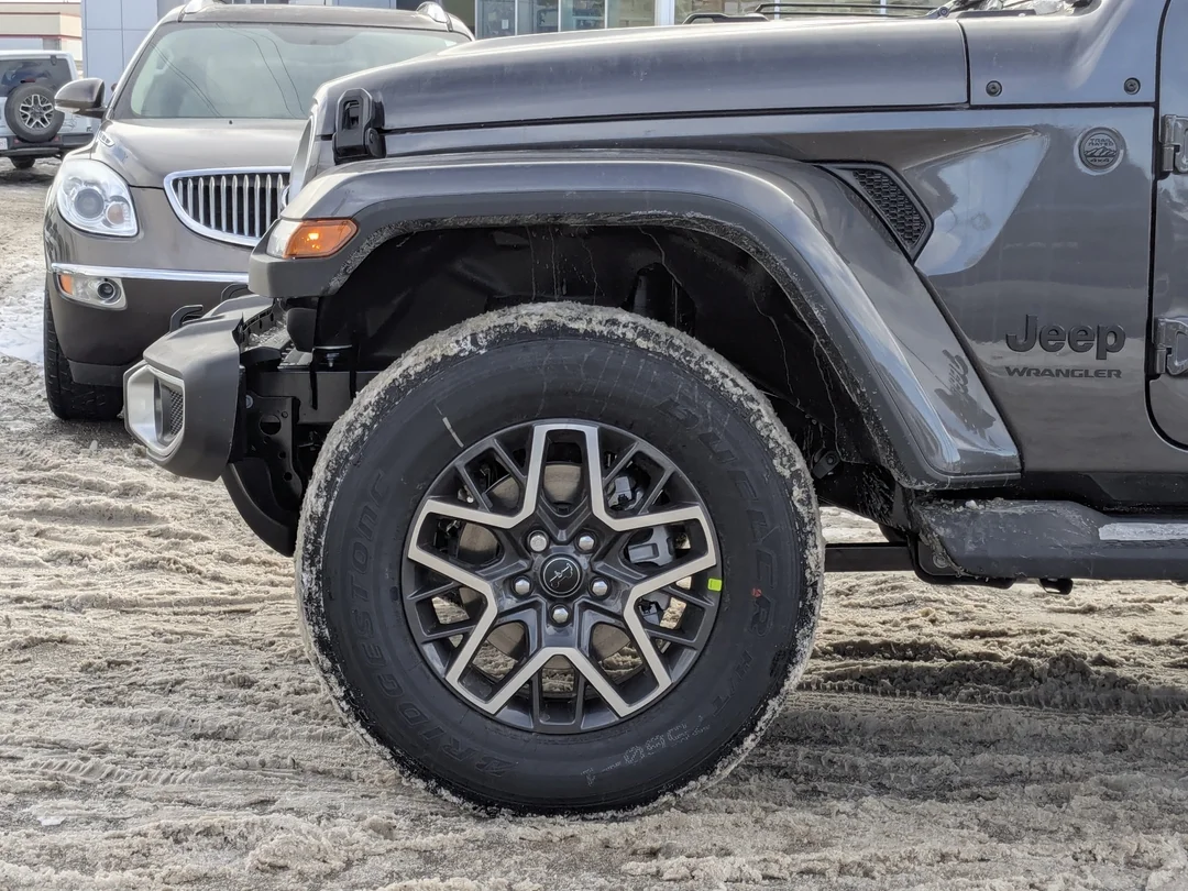 New 2026 Grey Jeep Sahara - - 4x4 - McKinley Leather - Body-Color Top - Alpine Audio - Remote Start & More! image 9
