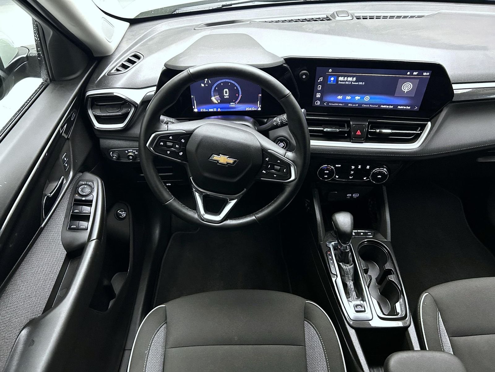 Used 2025 Green Chevrolet LT image 14