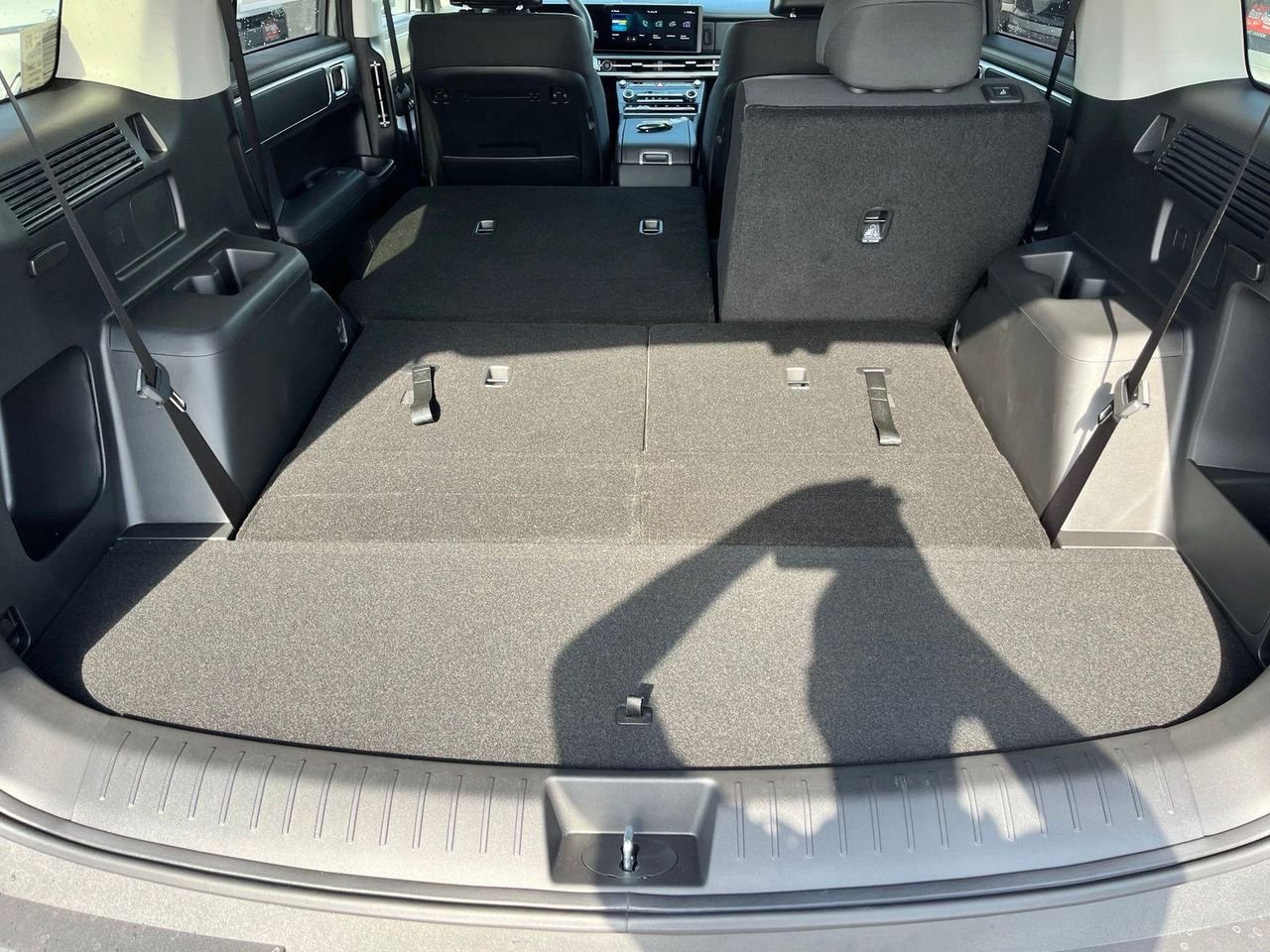 New 2027 Gray Hyundai SE FWD image 24