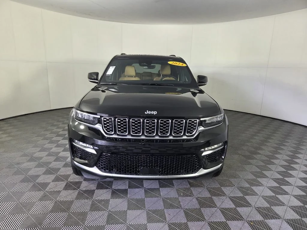 Used 2024 Diamond Black Crystal Pearlcoat Jeep Summit Reserve image 3