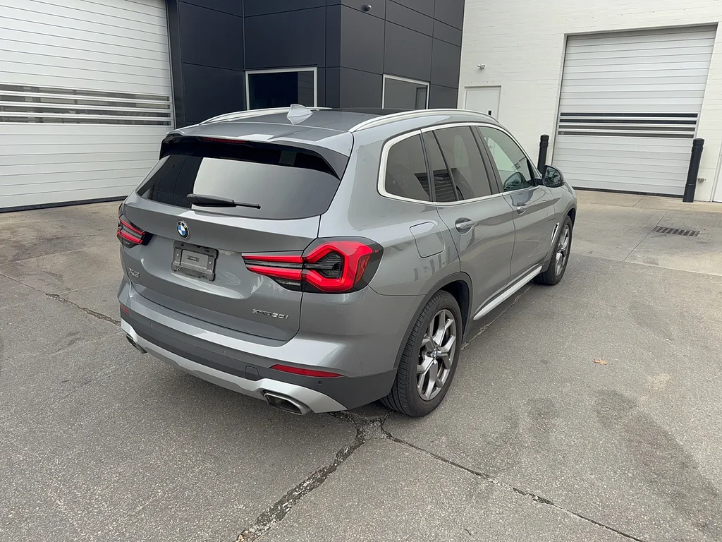 Used 2024 Skyscraper Grey Metallic BMW xDrive30i image 3