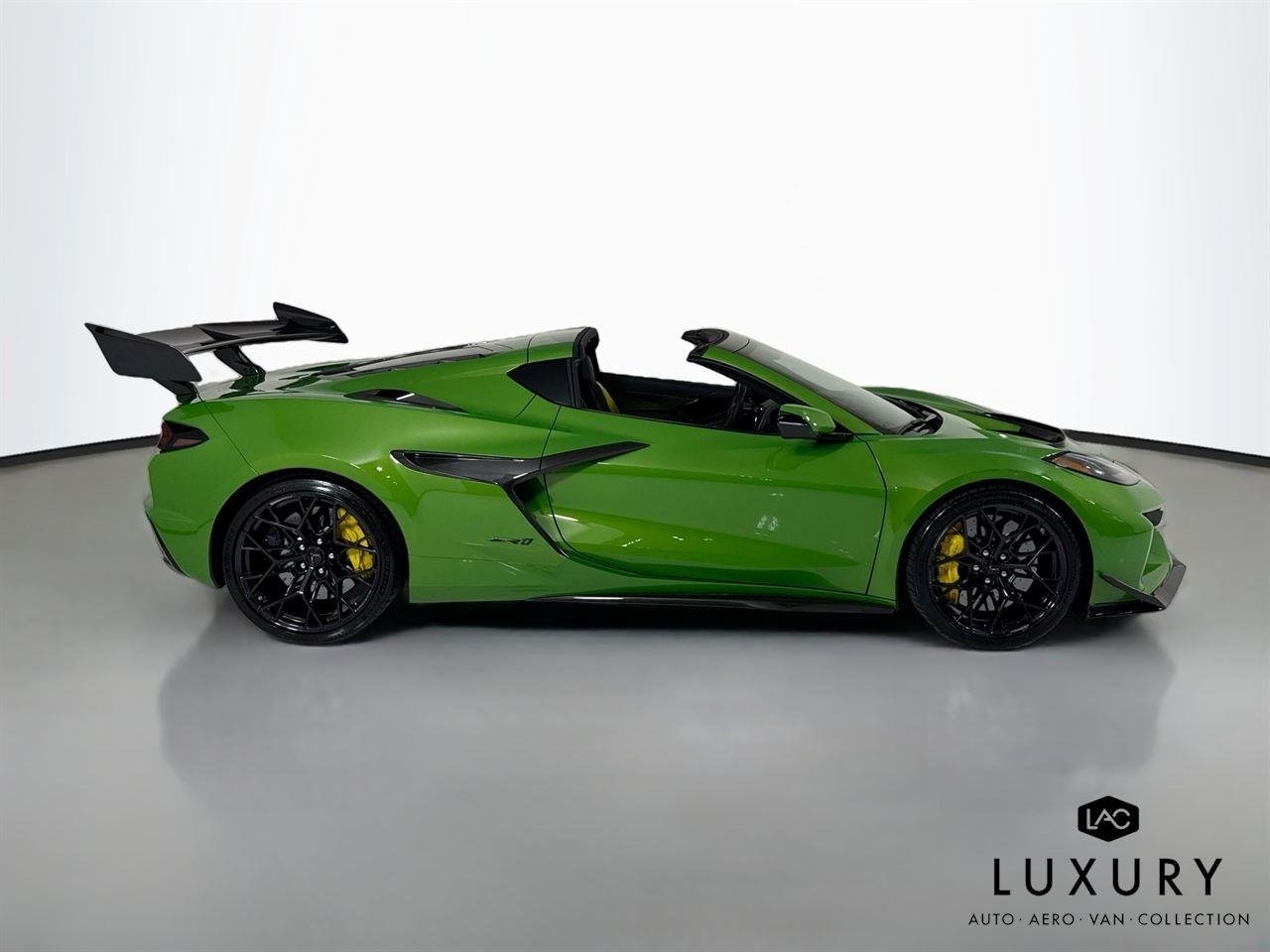 Used 2026 Roswell Green Metallic Chevrolet ZR1 | Carbon Fiber Aero Pkg | Front Lift | Carbon Flash Wheels image 5
