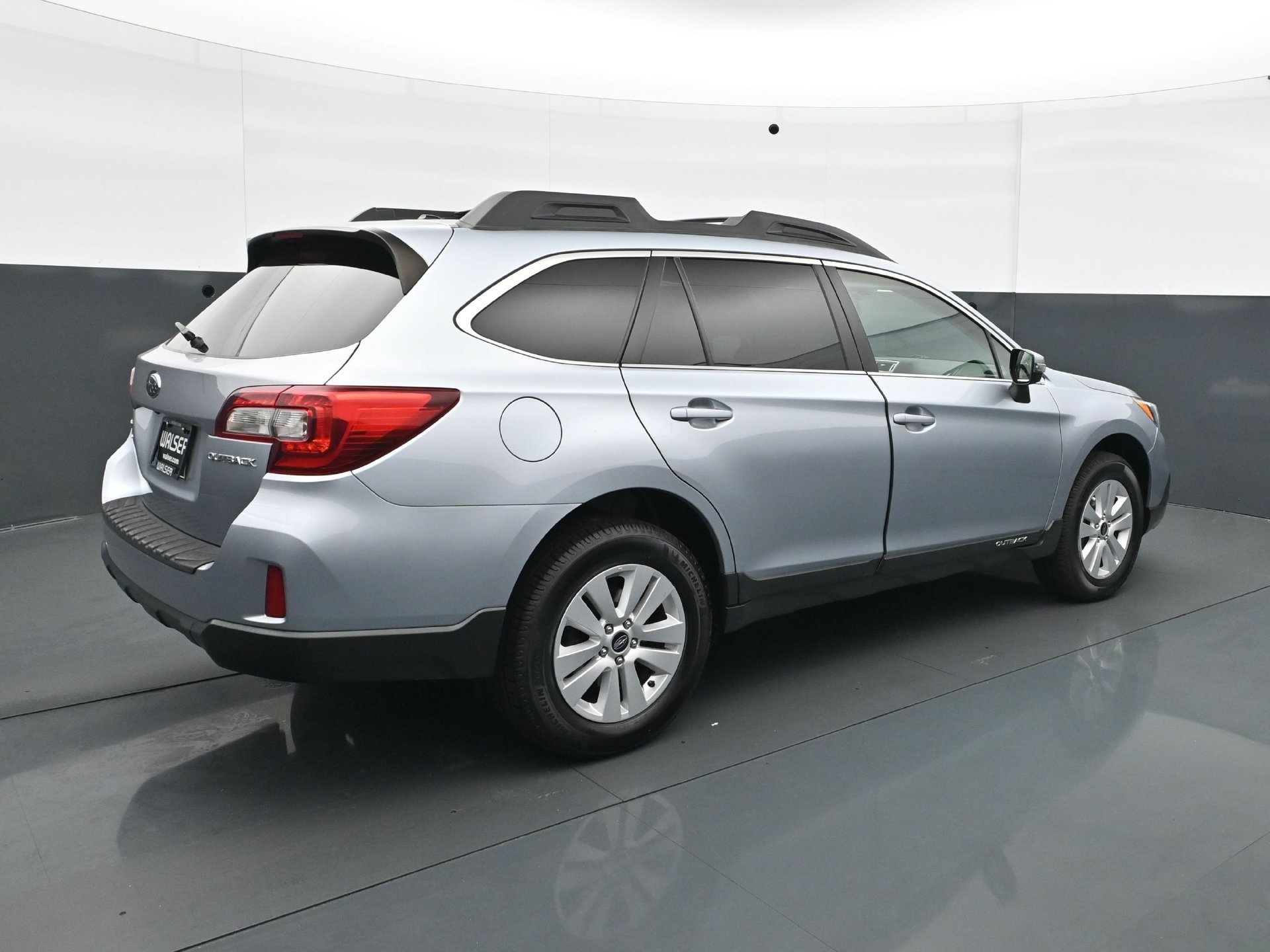 Used 2015 Ice Silver Metallic Subaru 2.5i Premium image 6