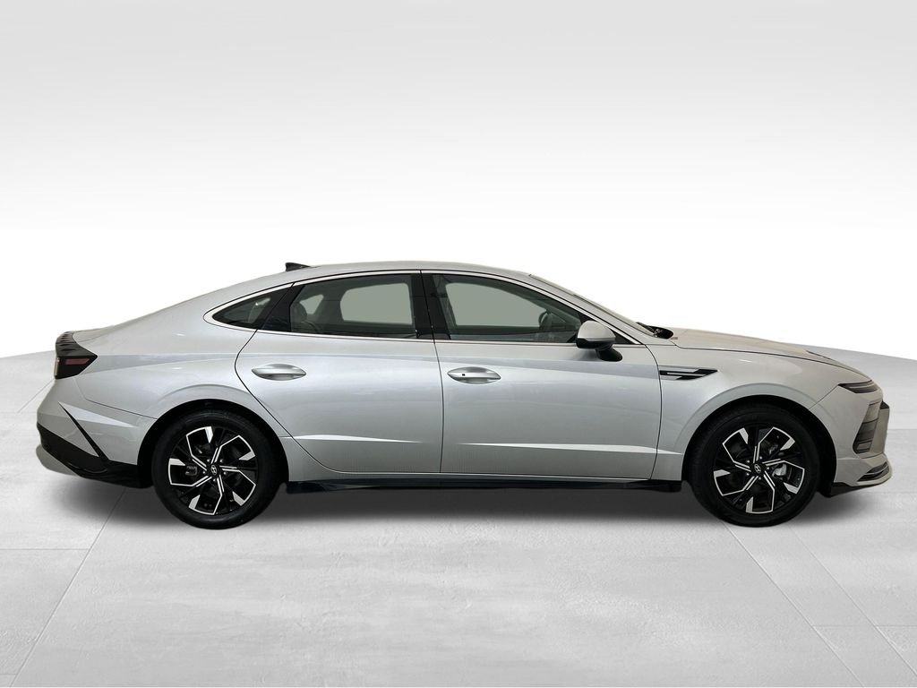 Certified Used 2025 Silver Hyundai SEL image 7