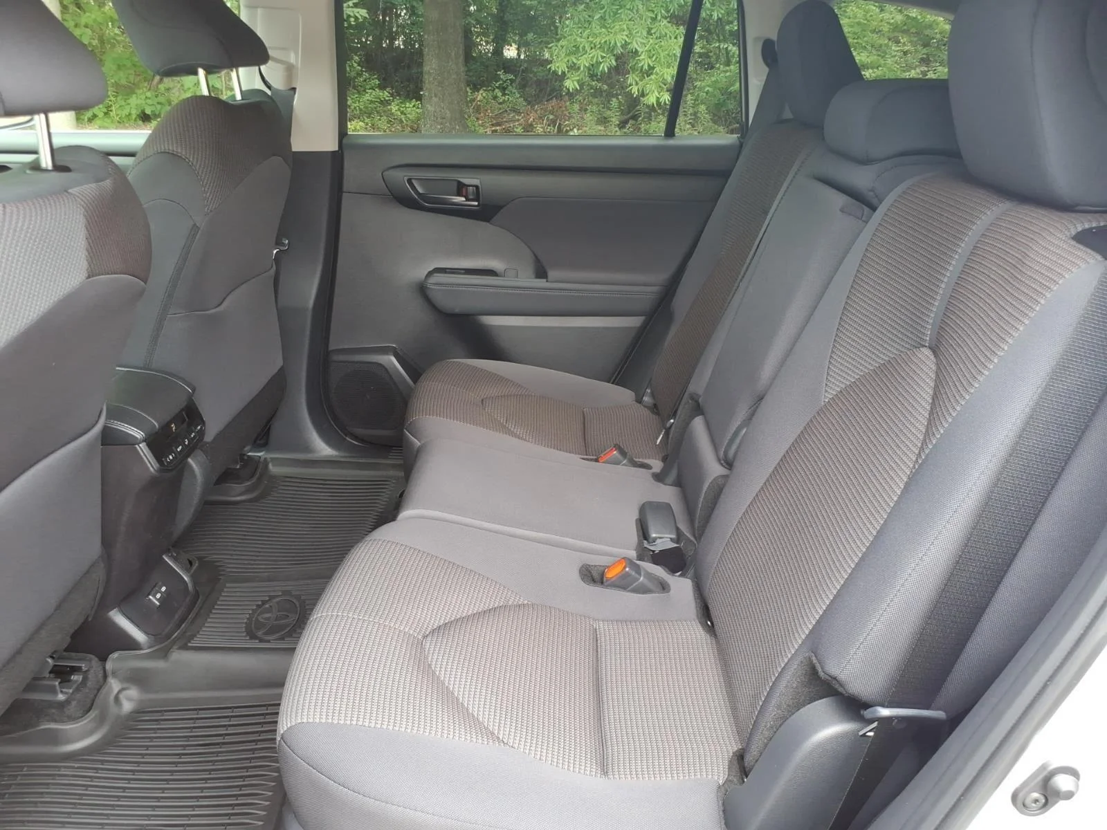 Used 2025 Celestial Silver M Toyota LE image 24