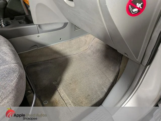 Used 2004 Silver Hyundai GLS image 33