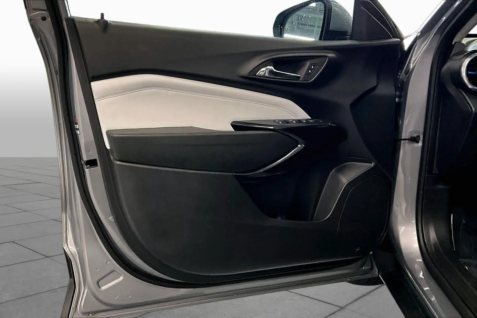 Used 2026 Sterling Gray Metallic Chevrolet LT image 21