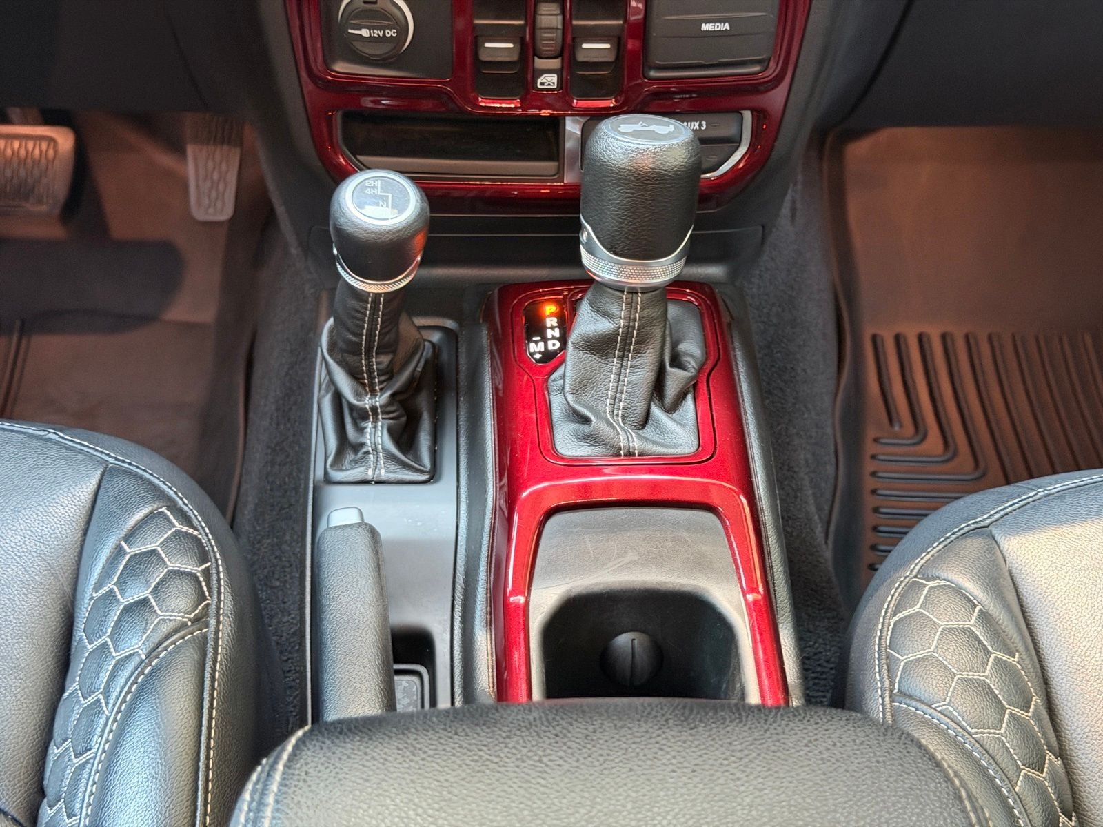 Used 2022 Snazzberry Pearlcoat Jeep Unlimited Sahara image 17
