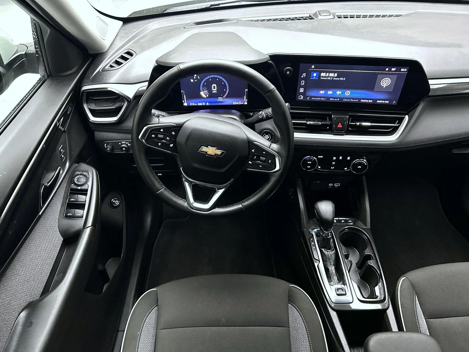 Used 2025 Green Chevrolet LT image 14