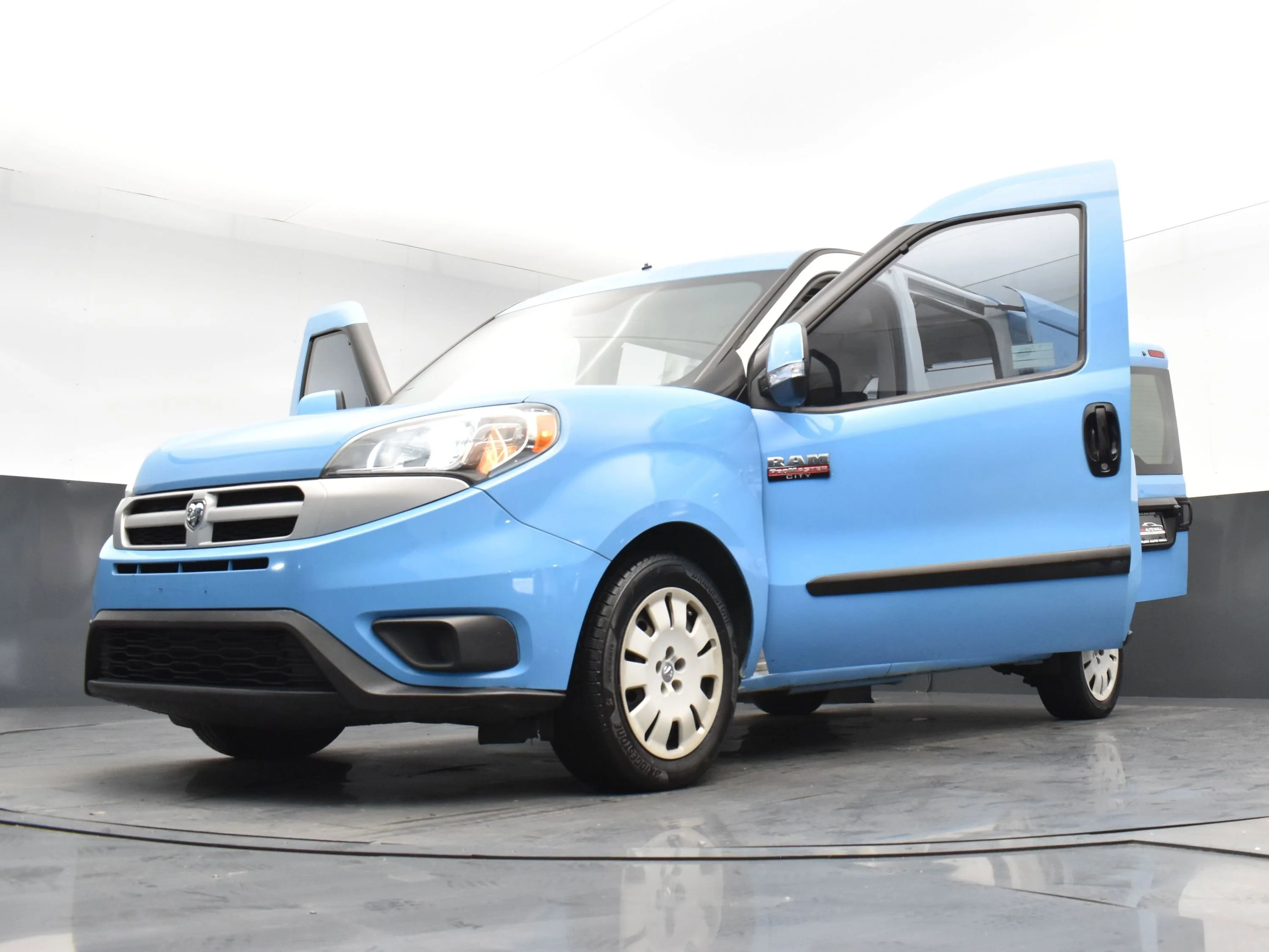 Used 2017 Blue RAM Tradesman SLT image 33