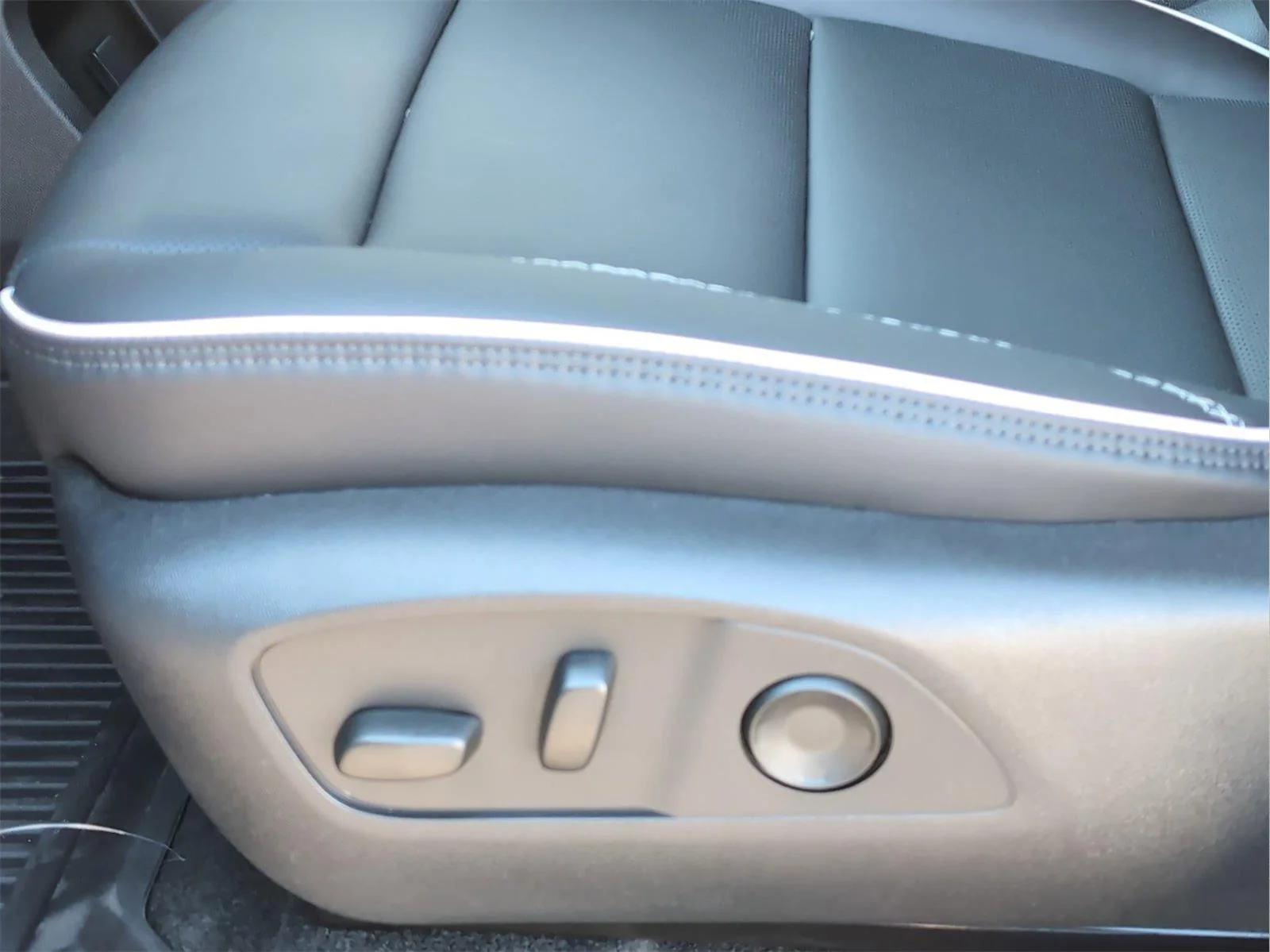 New 2026 Summit White GMC Denali image 29