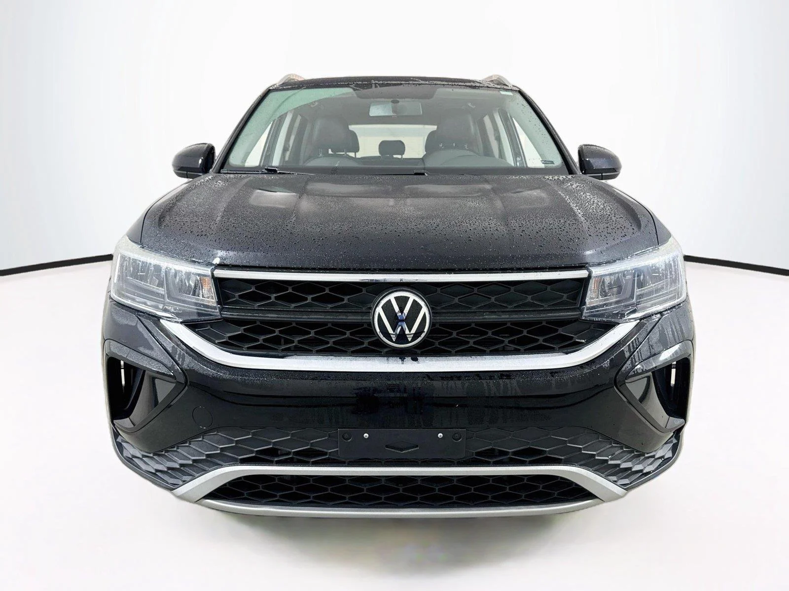Used 2022 Deep Black Pearl Volkswagen SE image 4